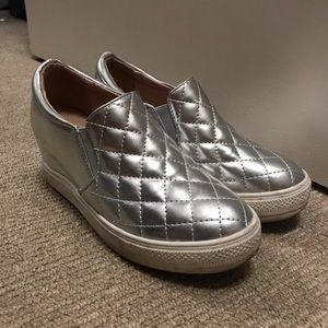 Metallic trendy wedges sneakers!!